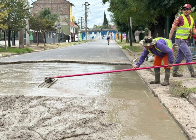 En Brown desarrollan obras viales en barrios del distrito