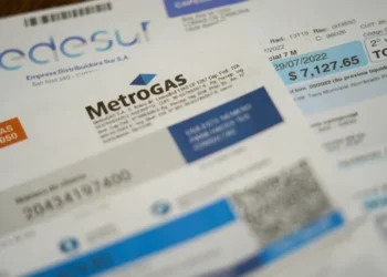 El costo de los servicios públicos en el AMBA ya supera los $213.000 mensuales por hogar