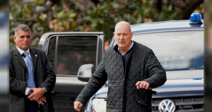 El ministro desregulador de Milei declaró que ganó 970 millones de pesos en un año