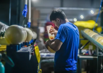 La industria pierde 160 empleos por día