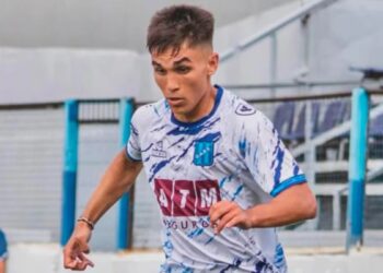 Marcha en la Clínica Espora a un año de la muerte de un jugador de futbol en una operación de rodilla