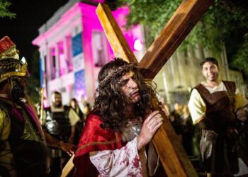 Brown vivió un Viernes Santo de fe y multitudinarias procesiones