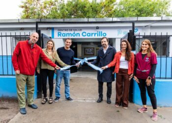 Julián Álvarez y el ministro Nicolás Kreplak inauguraron el nuevo centro de salud mental en el CAPS Ramón Carrillo de Villa Caraza