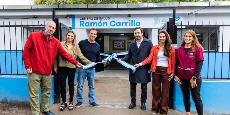 Julián Álvarez y el ministro Nicolás Kreplak inauguraron el nuevo centro de salud mental en el CAPS Ramón Carrillo de Villa Caraza