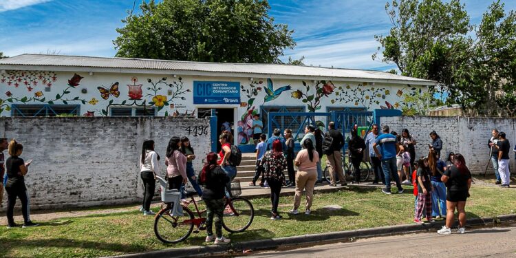 El municipio impulsa nuevos cursos y talleres en Burzaco, Malvinas, Don Orione y Mármol