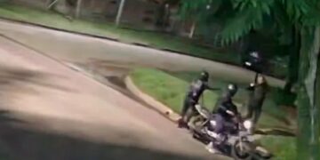 Esperaba el colectivo para ir a trabajar en Longchamps, dos motochorros le dispararon para robarle y murió