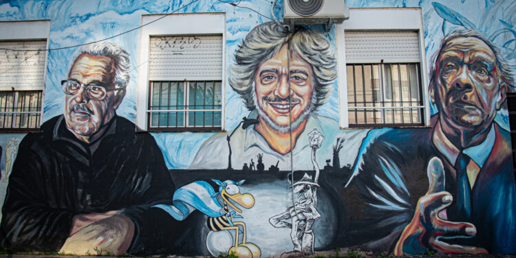 Un nuevo mural en homenaje a Raúl Soldi recibe a quienes ingresan a Brown
