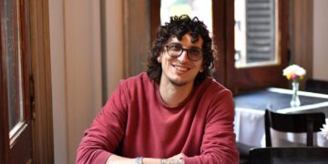 De Longchamps a Italia: el viaje de un poeta que no conoce de fronteras