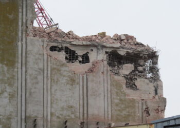 Demuelen la ex fábrica Bieckert de Llavallol: ¿qué construirán en ese espacio de 10 hectáreas?