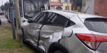 Chocaron en Solano un colectivo de la 384 y un auto: un herido