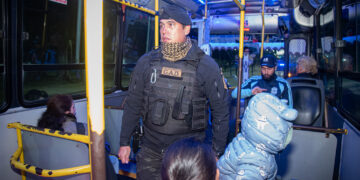 Con controles arriba de los colectivos, la policía bonaerense profundiza los operativos en Brown