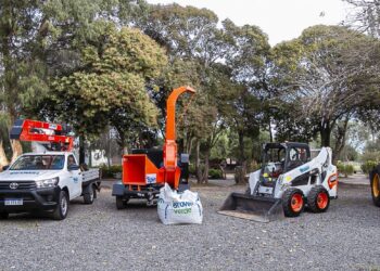El municipio presentó una nueva flota de máquinas, camiones y ambulancias para brindar más servicios a los vecinos