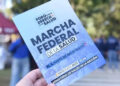 Con el lema «la salud no puede esperar», organizaciones sociales, estudiantiles, sindicatos y trabajadores marchan contra el ajuste de Milei