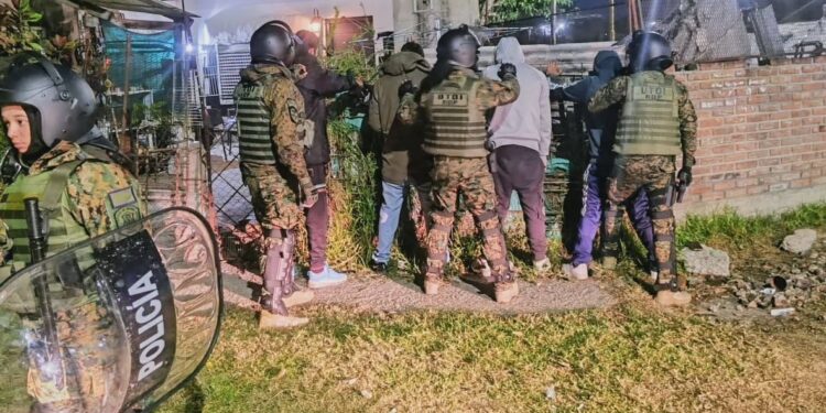Realizan megaoperativos de saturación policial en Bown con móviles, motos y hasta helicópteros
