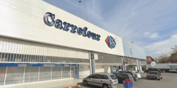Lomas: encontraron a un hombre muerto dentro de un auto en el estacionamiento de un supermercado