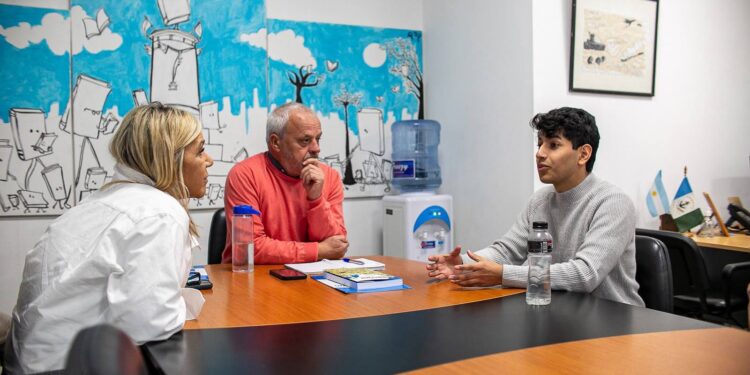 De Claypole a París: el estudiante que viaja a especializarse en robótica y el sector aeroespacial