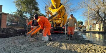 Asfaltan calles de diferentes localidaes de Brown y recuperan adoquinados de Adrogué y Mármol