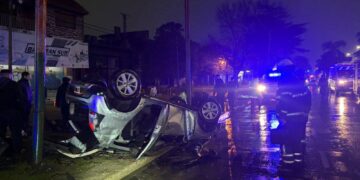 Burzaco: escapaban tras un robo, los persiguió la policía y terminaron volcando