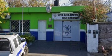 Mármol: bullying escolar terminó en una batalla campal con 40 personas en una plaza y la comisaria golpeada