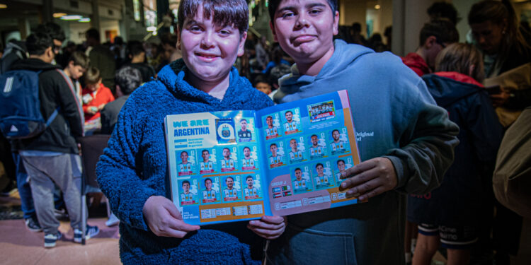 Vuelve a Adrogué la jornada de intercambio de figuritas