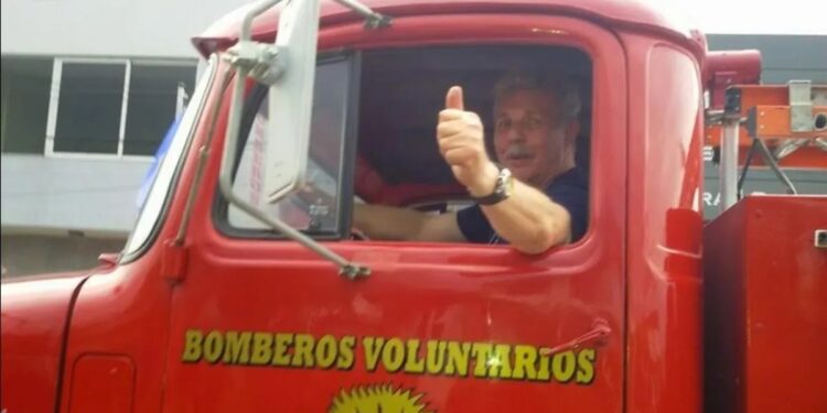 Dolor en Almirante Brown por la muerte de Oscar Lorenzo, un histórico bombero voluntario