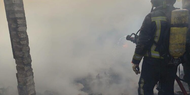 Se incendiaron un taller en Burzaco y una casa en José Mármol
