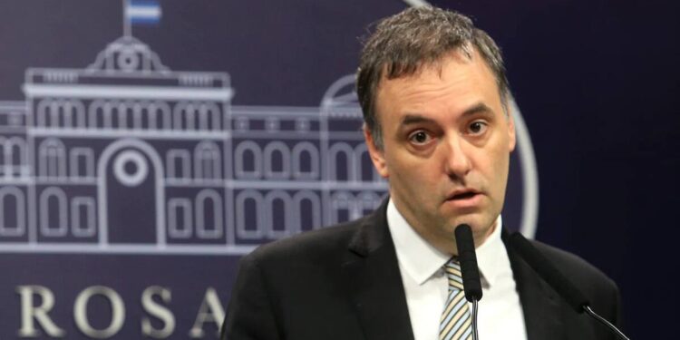 Adorni dijo que «ahorré en negro» para justificar los 500 mil dólares no declarados