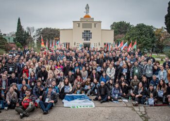 Más de 500 representantes de la Iglesia, la Justicia, Universidades y dirigentes políticos y sociales se reunieron en Claypole: «Dejar de lado la politiquería barata»