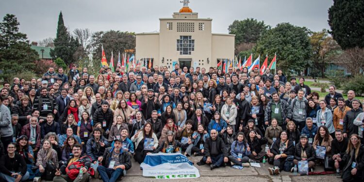 Más de 500 representantes de la Iglesia, la Justicia, Universidades y dirigentes políticos y sociales se reunieron en Claypole: «Dejar de lado la politiquería barata»
