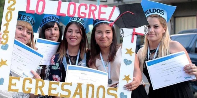 En Brown abrieron la inscripción para el programa Fines 2026