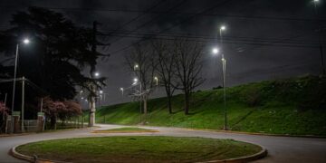 Continua la iluminación LED en la Ruta 4 para mejorar la visibilidad y la seguridad vial